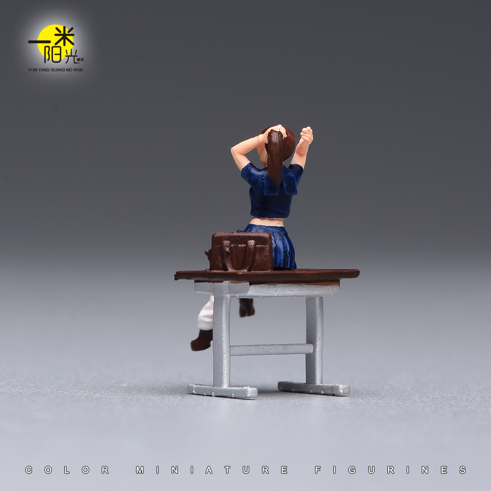 Malowana miniaturowa figurka 1 – Desk Setup With Tv recenzja i cena