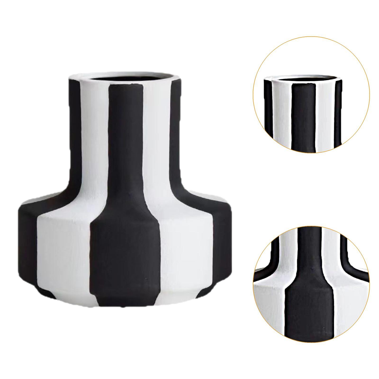 Elegancki czarno-biały wazon w – Desk Setup Minimalist recenzja i cena